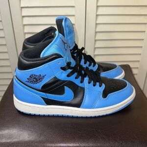 Jordan 1 Mid…University Blue Black